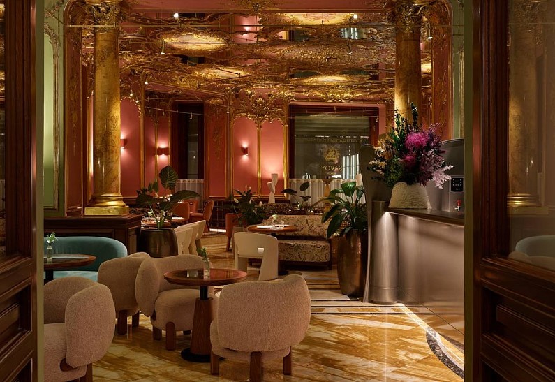 История любви в дворцовых интерьерах: свадебный сезон в Savoy