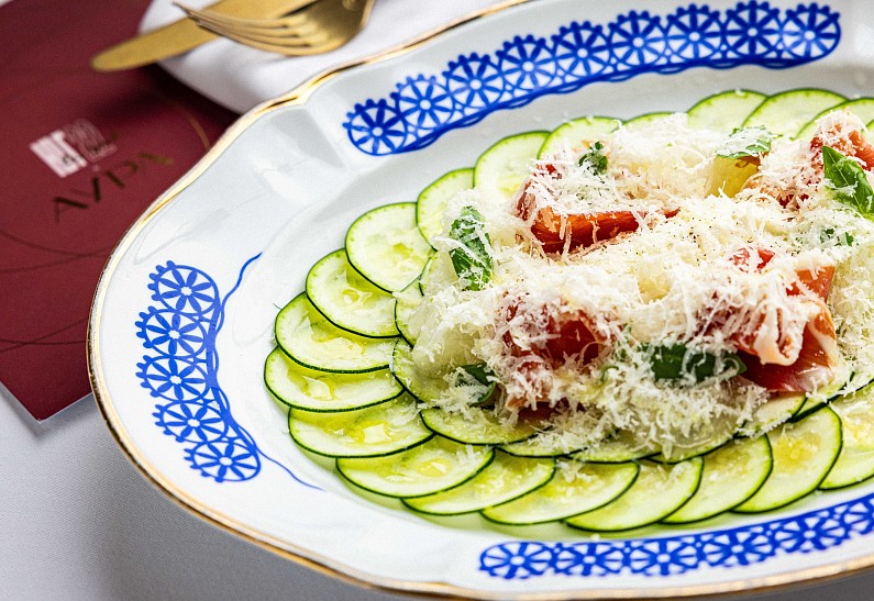 Почувствовать вкус момента: коллаборация ЮГ 22 и АУРА
