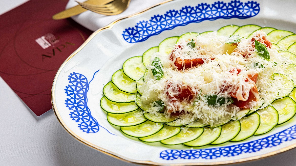 Почувствовать вкус момента: коллаборация ЮГ 22 и АУРА