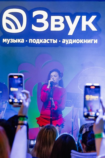 алёна швец.