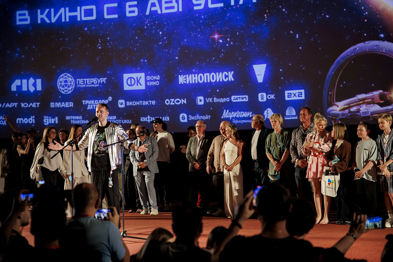 Илья Попов и съемочная группа проекта