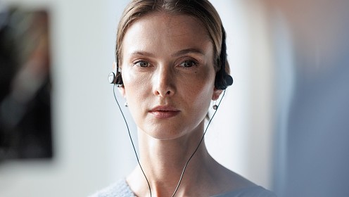Светлана Иванова, Алексей Чадов, Ксения Алфёрова в фильме «Чужой звонок»