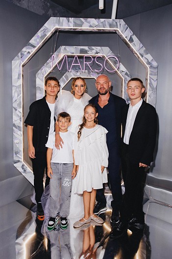 Соня MARSO с семьей