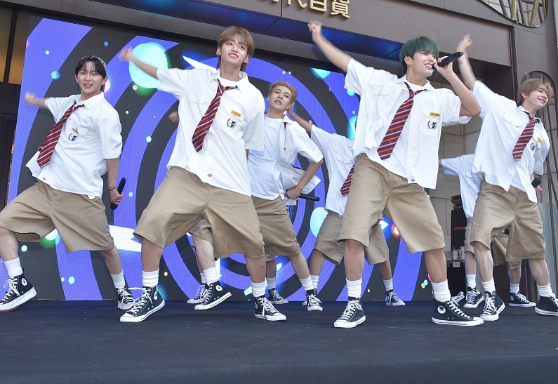 K-pop-группа WHIB станет хедлайнером второго дня Фандом Феста ВКонтакте