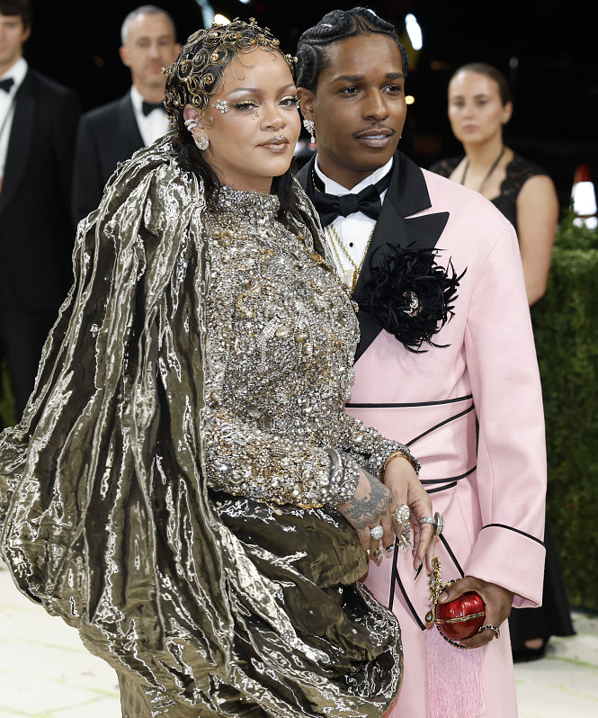 Рианна вышла на сцену с маленьким сыном на концерте A$AP Rocky
