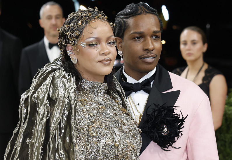 Рианна вышла на сцену с маленьким сыном на концерте A$AP Rocky