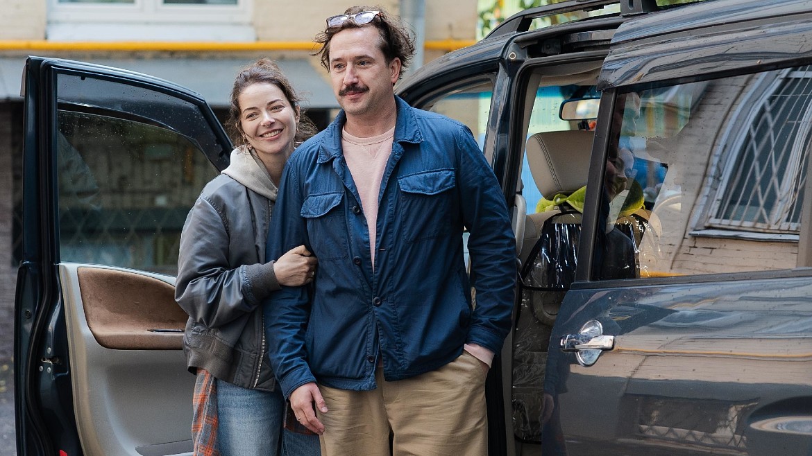 Марина Александрова и Егор Корешков на съемках комедийного сериала «Большая семейка»
