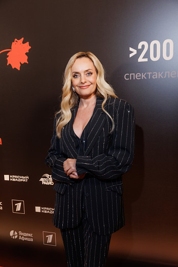 Елена Максимова